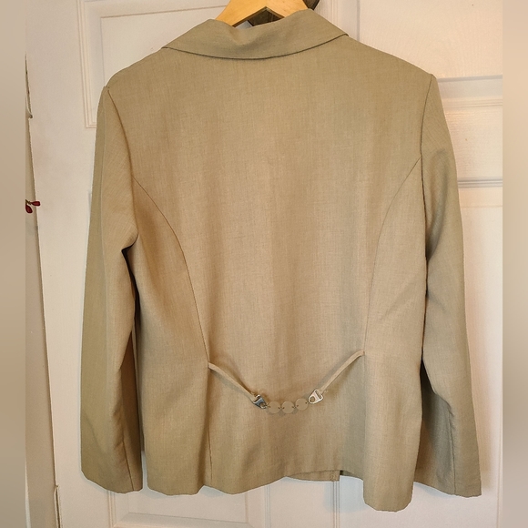 Ilyza New York Woman's Suit Set, Blazer, and Skirt, Size: Large Color: Tan - Picture 7 of 16